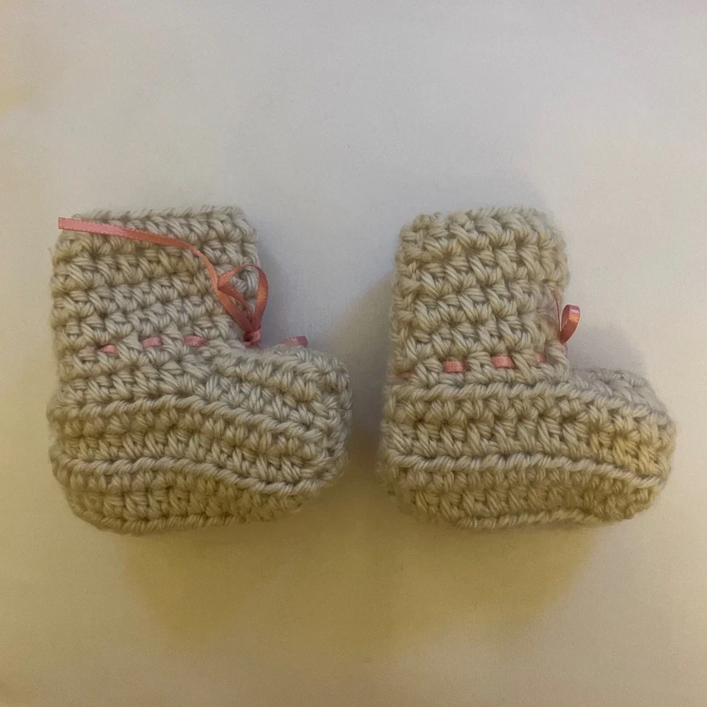 NWOT Handmade Baby Booties Gray w/Pink Ribbon Ties - Size 0-2 Months
